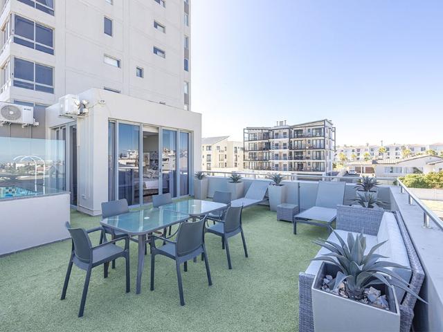 2 Bedroom Apartment / Flat For Sale in Bloubergstrand