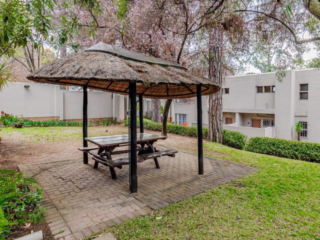 2 Bedroom Apartment / Flat For Sale in Bryanston