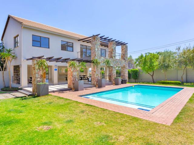 2 Bedroom Apartment / Flat For Sale in Bryanston