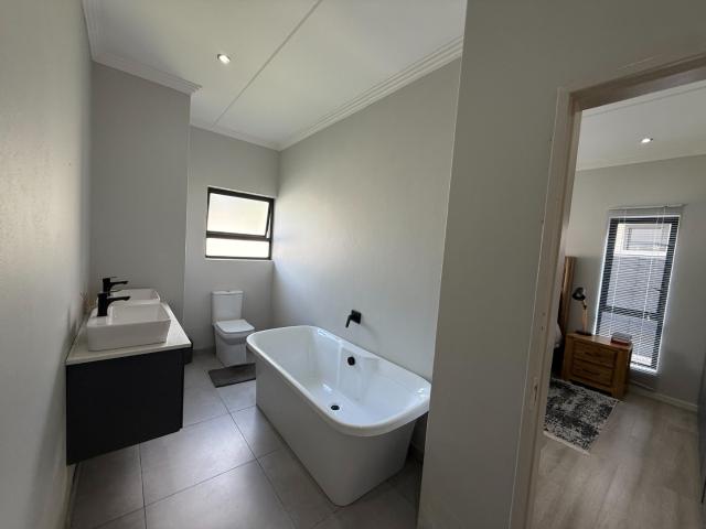 2 Bedroom Apartment / Flat For Sale in Bryanston