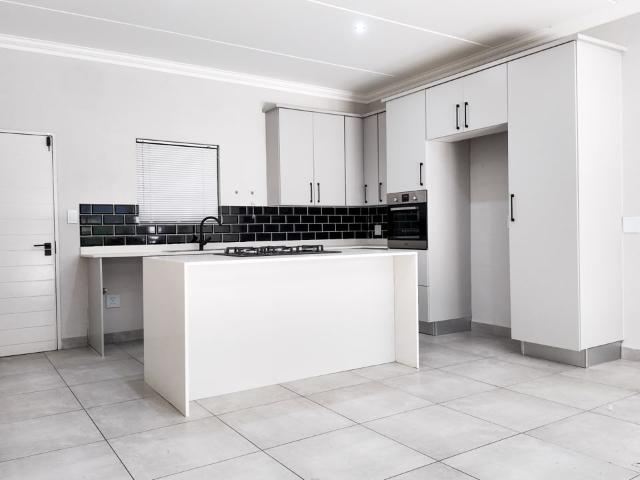 2 Bedroom Apartment / Flat For Sale in Bryanston
