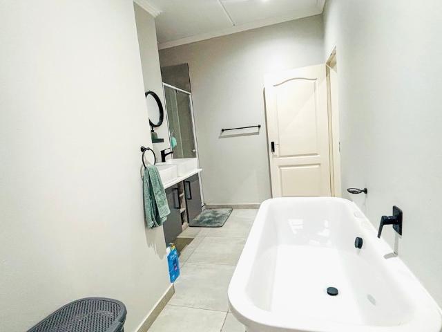 2 Bedroom Apartment / Flat For Sale in Bryanston
