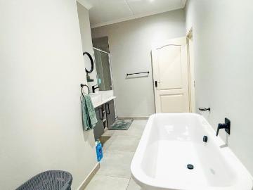 2 Bedroom Apartment / Flat For Sale in Bryanston