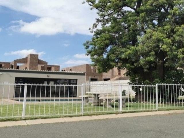 2 Bedroom Apartment / Flat For Sale in Brentwood Park