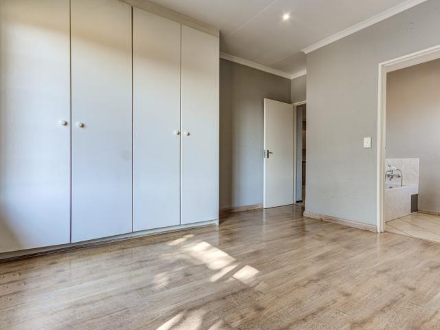 2 Bedroom Apartment / Flat For Sale in Brentwood Park