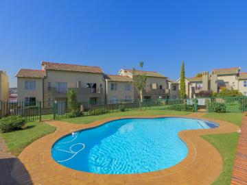 2 Bedroom Apartment / Flat For Sale in Bromhof