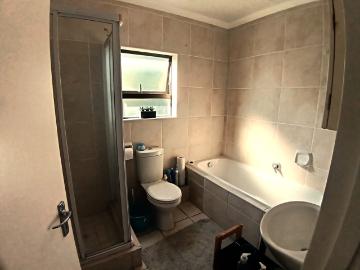 2 Bedroom Apartment / Flat For Sale in Burgundy Estate