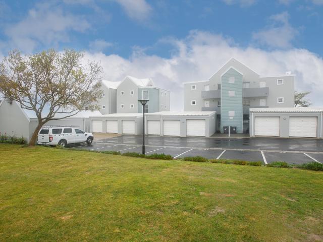 2 Bedroom Apartment / Flat For Sale in Burgundy Estate