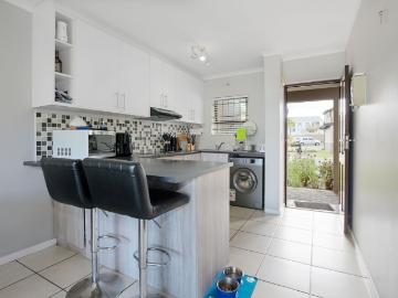 2 Bedroom Apartment / Flat For Sale in Burgundy Estate