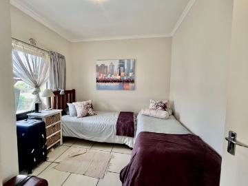 2 Bedroom Apartment / Flat For Sale in Burgundy Estate
