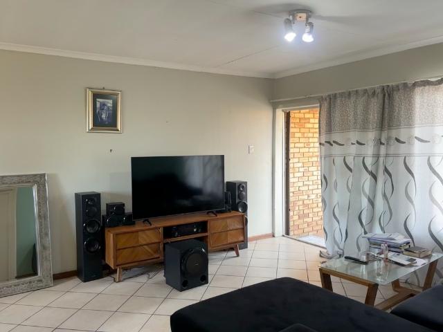 2 Bedroom Apartment / Flat For Sale in Glen Marais