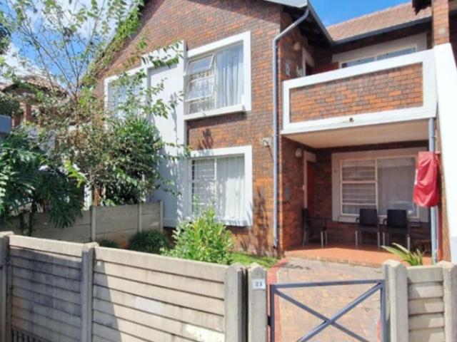 2 Bedroom Apartment / Flat For Sale in Glen Marais