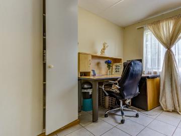 2 Bedroom Apartment / Flat For Sale in Glen Marais