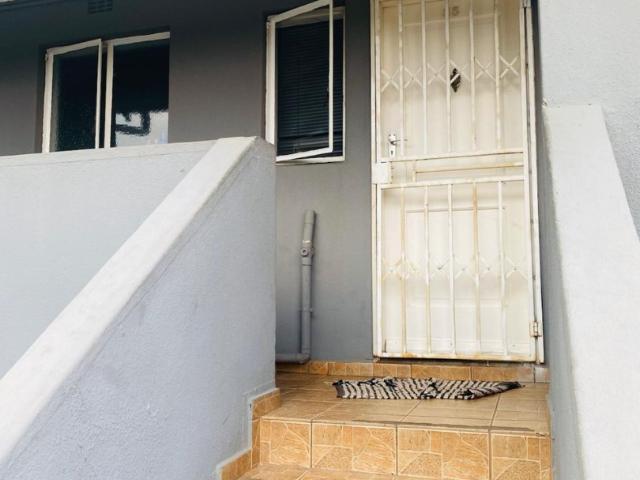 2 Bedroom Apartment / Flat For Sale in Glen Marais
