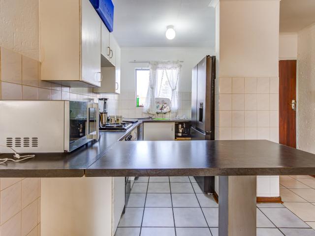 2 Bedroom Apartment / Flat For Sale in Glen Marais