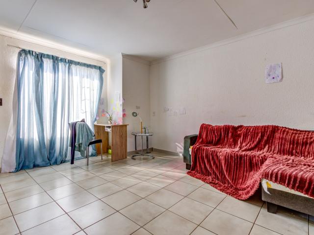 2 Bedroom Apartment / Flat For Sale in Glen Marais