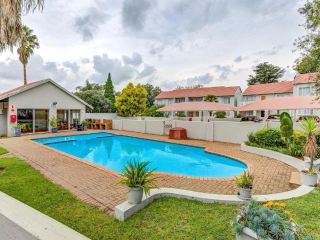 2 Bedroom Apartment / Flat For Sale in Glen Marais