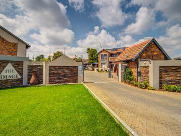 2 Bedroom Apartment / Flat For Sale in Glen Marais