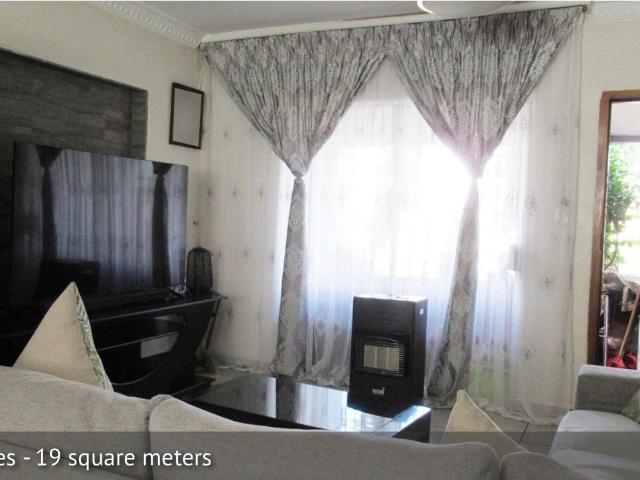 2 Bedroom Apartment / Flat For Sale in Glenvista