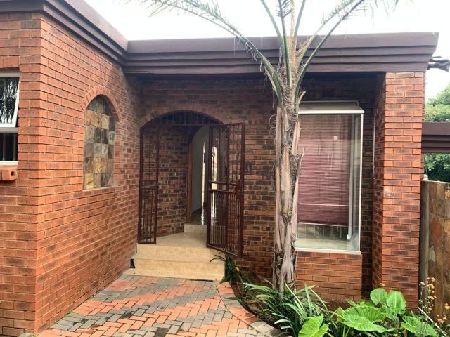 2 Bedroom Apartment / Flat For Sale in Glenvista