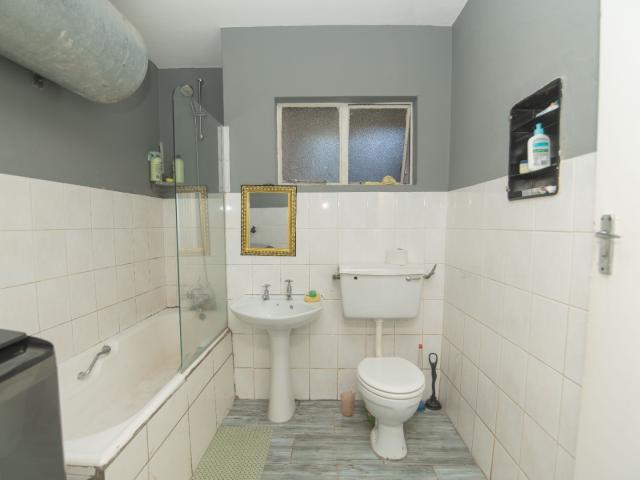 2 Bedroom Apartment / Flat For Sale in Gqeberha Central