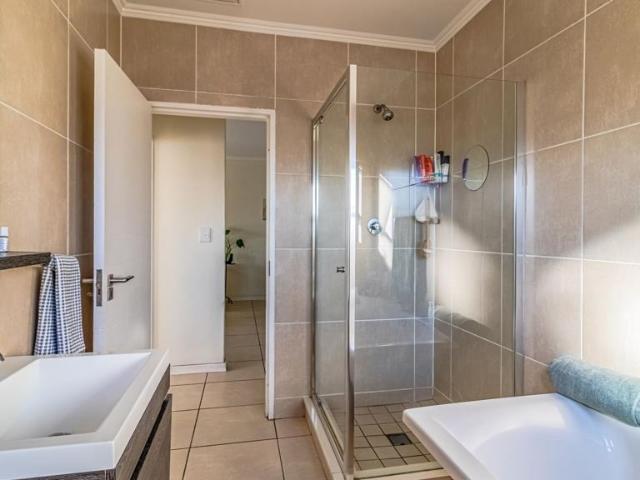 2 Bedroom Apartment / Flat For Sale in Greenstone Crest