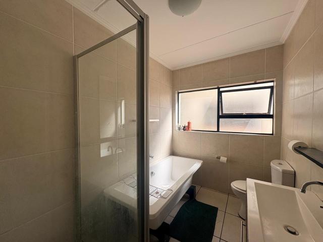 2 Bedroom Apartment / Flat For Sale in Greenstone Hill