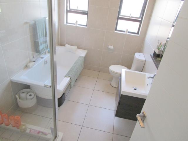 2 Bedroom Apartment / Flat For Sale in Greenstone Hill