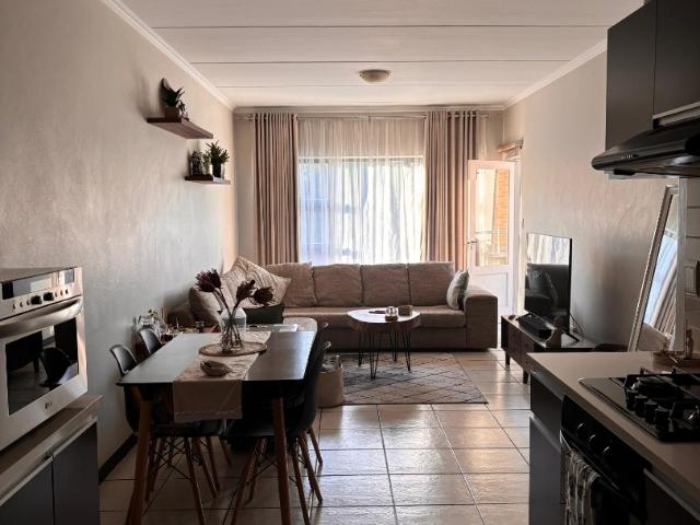 2 Bedroom Apartment / Flat For Sale in Greenstone Hill