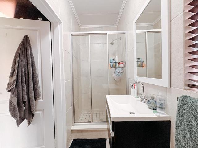 2 Bedroom Apartment / Flat For Sale in Greenstone Hill