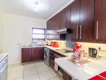2 Bedroom Apartment / Flat For Sale in Greenstone Park Estate