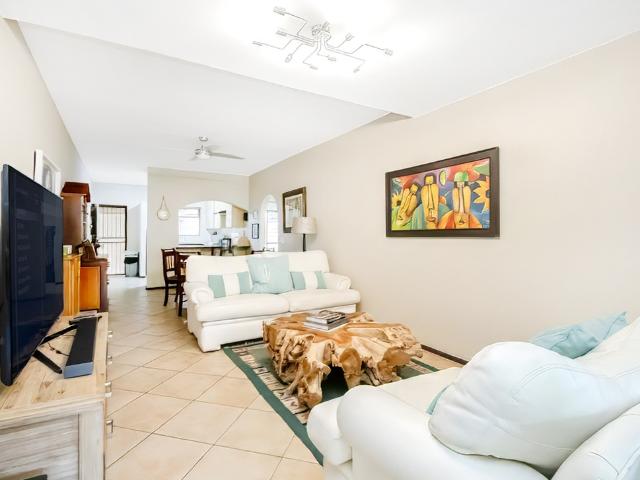 2 Bedroom Apartment / Flat For Sale in Douglasdale