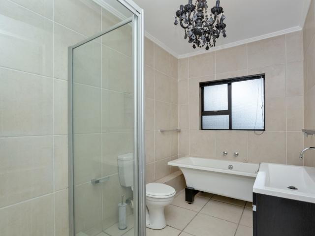 2 Bedroom Apartment / Flat For Sale in Douglasdale