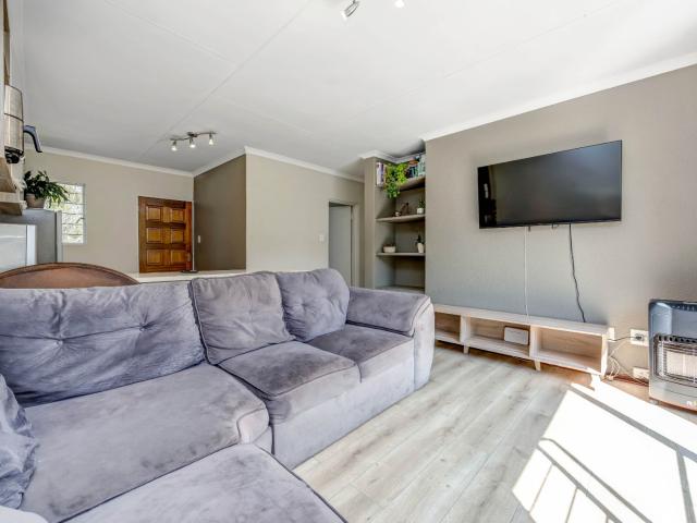 2 Bedroom Apartment / Flat For Sale in Douglasdale