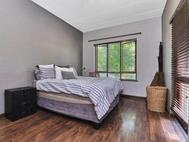 2 Bedroom Apartment / Flat For Sale in Douglasdale