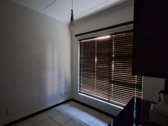 2 Bedroom Apartment / Flat For Sale in Douglasdale