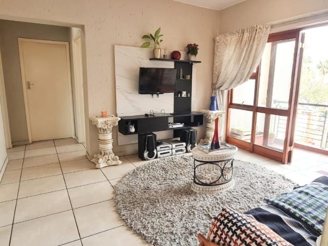 2 Bedroom Apartment / Flat For Sale in Douglasdale