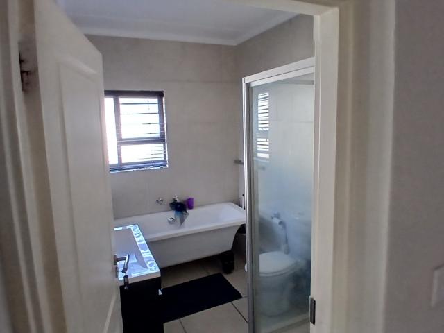 2 Bedroom Apartment / Flat For Sale in Douglasdale