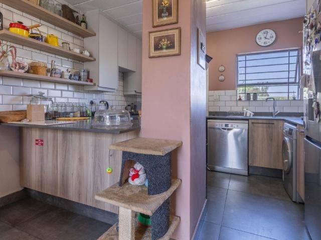 2 Bedroom Apartment / Flat For Sale in Dowerglen Ext 4
