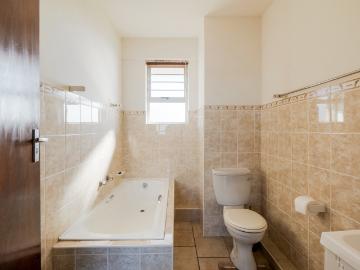 2 Bedroom Apartment / Flat For Sale in Doonside