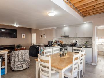 2 Bedroom Apartment / Flat For Sale in De Wijnlanden Residential Estate