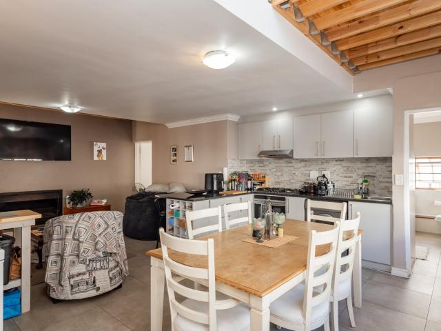 2 Bedroom Apartment / Flat For Sale in De Wijnlanden Residential Estate