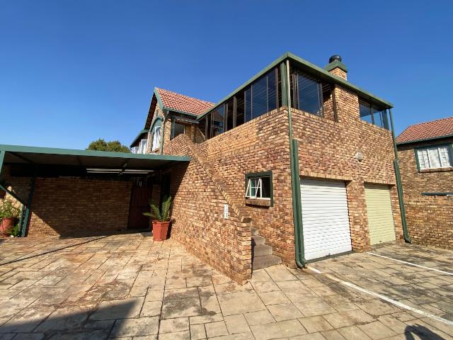 2 Bedroom Apartment / Flat For Sale in Die Hoewes
