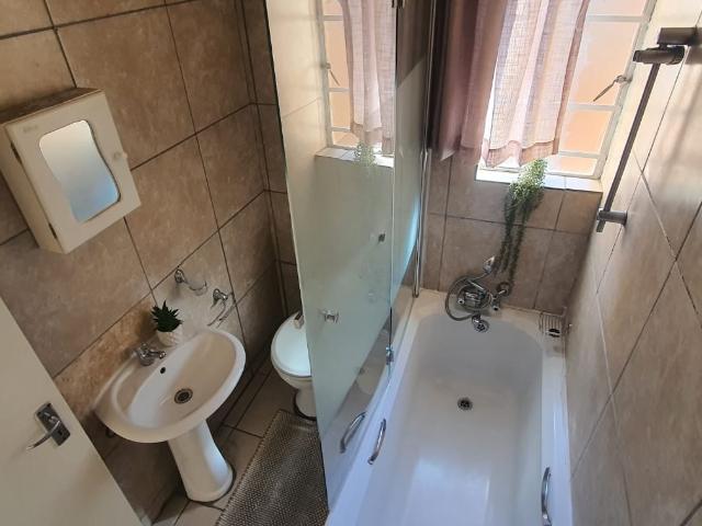 2 Bedroom Apartment / Flat For Sale in Elandspark