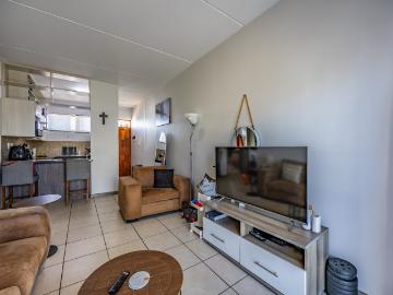 2 Bedroom Apartment / Flat For Sale in Elarduspark
