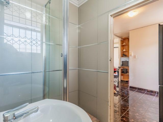 2 Bedroom Apartment / Flat For Sale in Essenwood