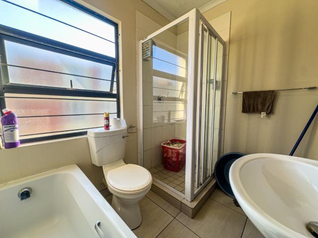 2 Bedroom Apartment / Flat For Sale in Essenwood