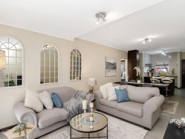 2 Bedroom Apartment / Flat For Sale in Fourways