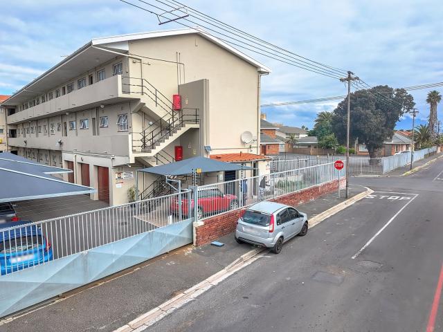 2 Bedroom Apartment / Flat For Sale in Fairfield Estate