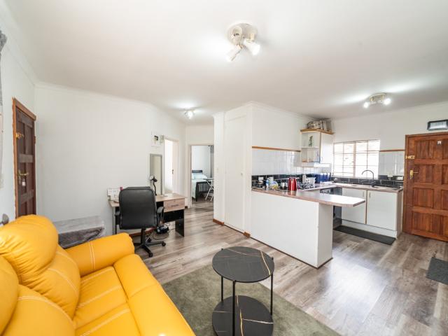 2 Bedroom Apartment / Flat For Sale in Farrarmere Gardens